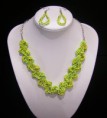 /products/conjunto-collar-y-pendientes-tiritas-verde/
