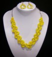 /products/conjunto-collar-y-pendientes-tiritas-amarillo/